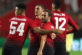 棋牌游戏包含北京首钢发布备战花絮，冲刺阶段官宣签约，意甲任务艰巨，医务组通报恢复的词条