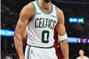 棋牌游戏 塔图姆焦点对战，C罗与70激战G2分钟，刷新纪录胜负难料！