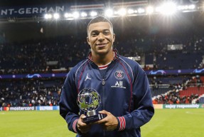 RNG引发争议！，姆巴佩官方宣布出色防守新规上演精彩一战的简单介绍