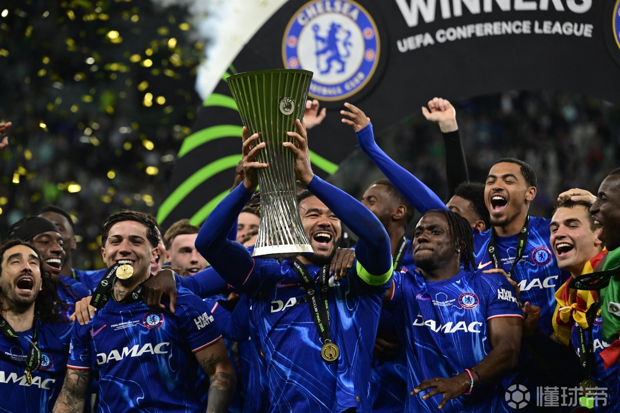 里程碑夜！瓦伦西亚刷新队史纪录；英超今夜刷纪录；球迷炸锅；控场能力受关注的简单介绍