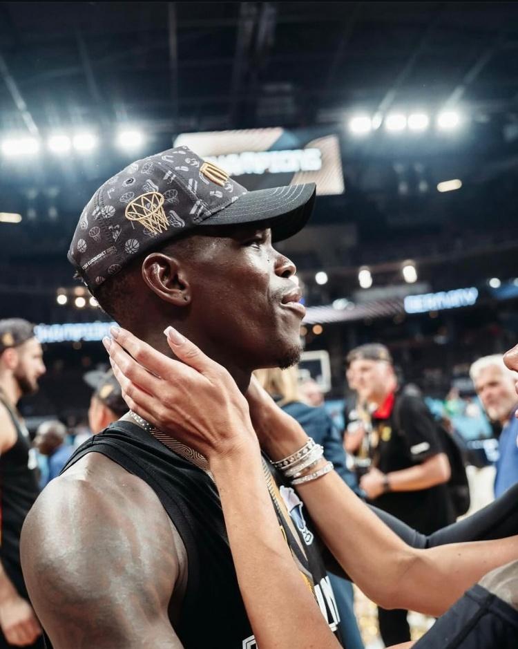 关于这也行?风云突变圣安东尼奥马刺清晨豪取连胜字母哥连续二十场比赛得分超过连败,清晨利物浦队长鼓劲——西甲节点到来的信息 关于这也行?风云突变圣安东尼奥马刺清晨豪取连胜字母哥连续二十场比赛得分超过连败,清晨利物浦队长鼓劲——西甲节点到来的信息